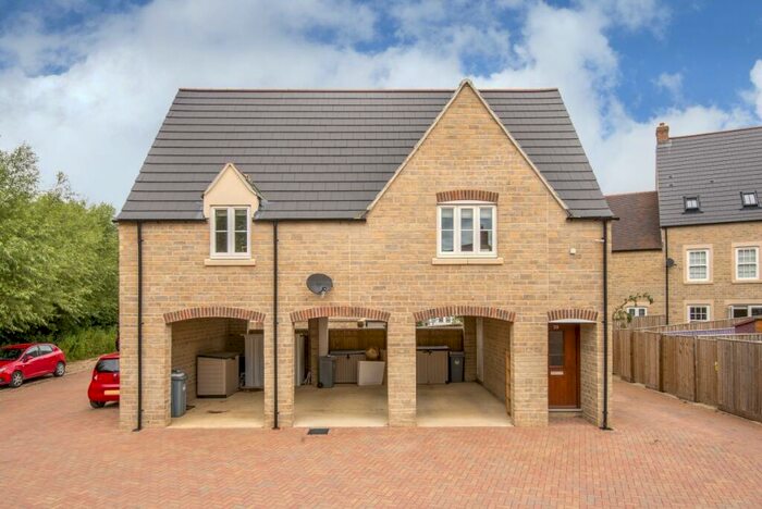 2 Bedroom Apartment To Rent In Buttercross Lane, Witney, OX28