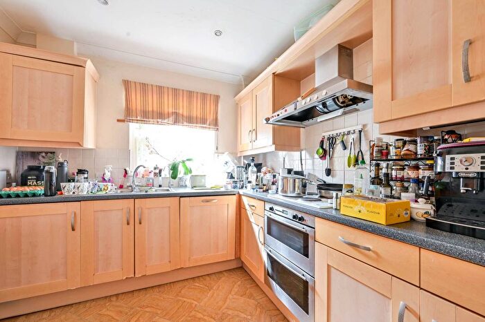 3 Bedroom Property To Rent In Elmdon Place, Guildford, GU1