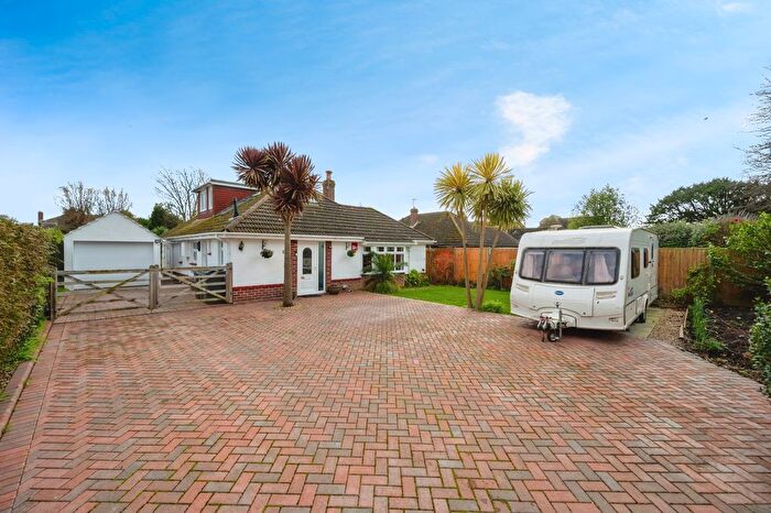 4 Bedroom Bungalow For Sale In Staunton Avenue, Hayling Island, Hampshire, PO11