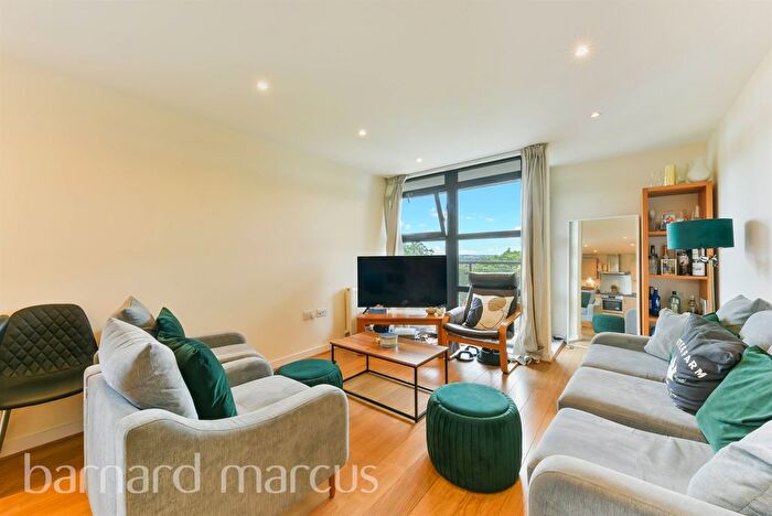 2 Bedroom Flat For Sale In Scott Avenue, London, SW15