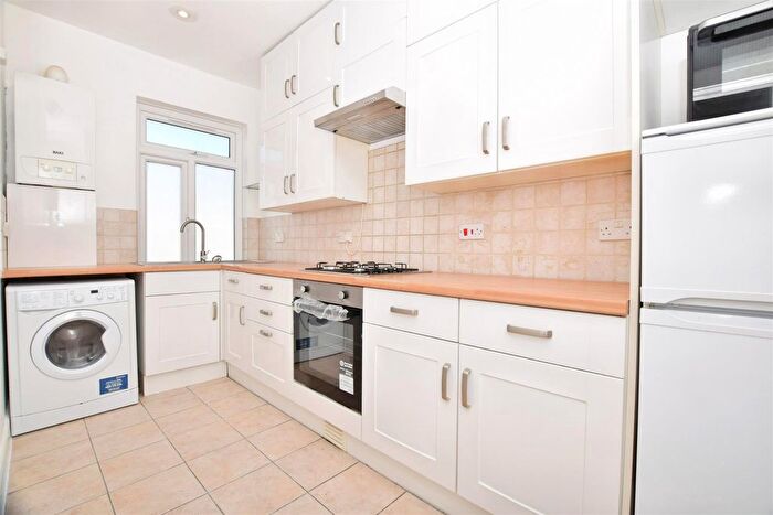 2 Bedroom Flat To Rent In Station Road, Finchley, N3