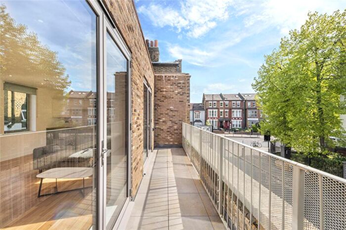 2 Bedroom Flat To Rent In Denmark Road, Camberwell, SE5