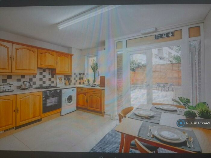 5 Bedroom Terraced House To Rent In Vallance Road, London, E1
