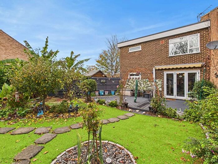 2 Bedroom Flat For Sale In Anderson Drive, Ashford, Surrey, TW15