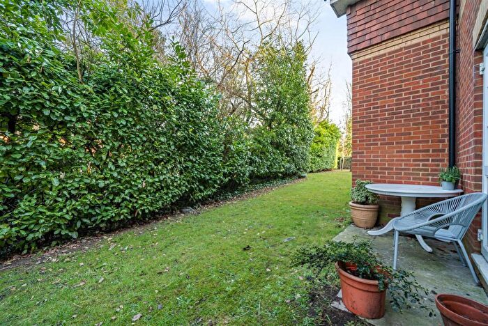 2 Bedroom Apartment For Sale In Stagshaw Close, Maidstone, ME15