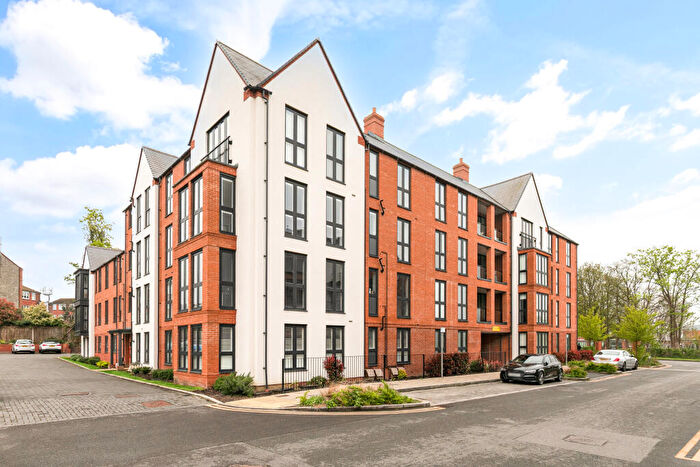 2 Bedroom Flat For Sale In Biscoe Way, Wokingham, RG40