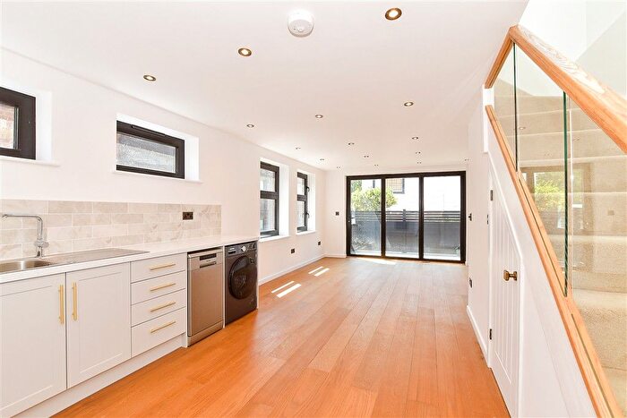 2 Bedroom Detached House For Sale In Stone Street, Cranbrook, Kent, TN17