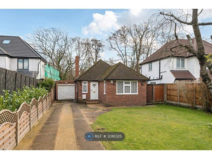 3 Bedroom Bungalow To Rent In Thornhill Road, Ickenham, UB10