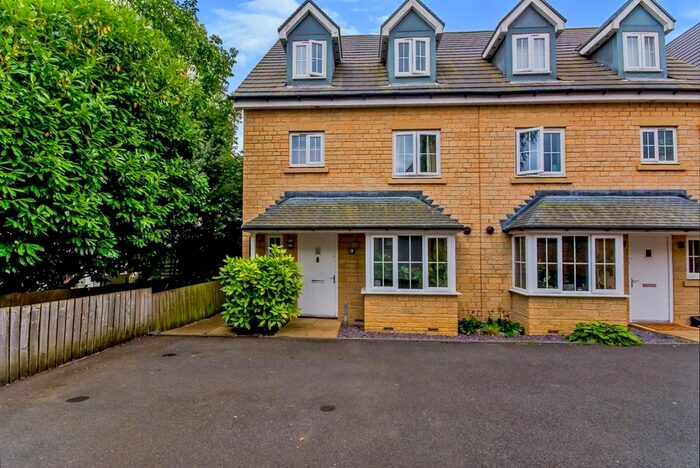 4 Bedroom Semi-Detached House For Sale In Lytham Park, Oundle, Peterborough, PE8