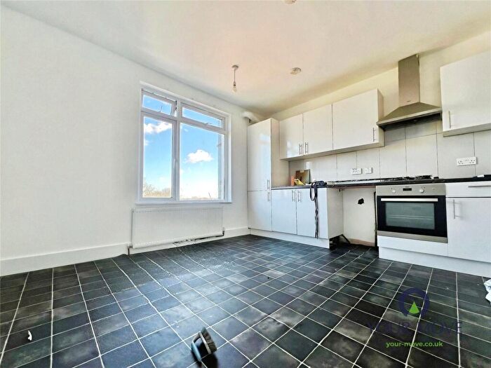 2 Bedroom Flat To Rent In High Street, Swanley, Kent, BR8