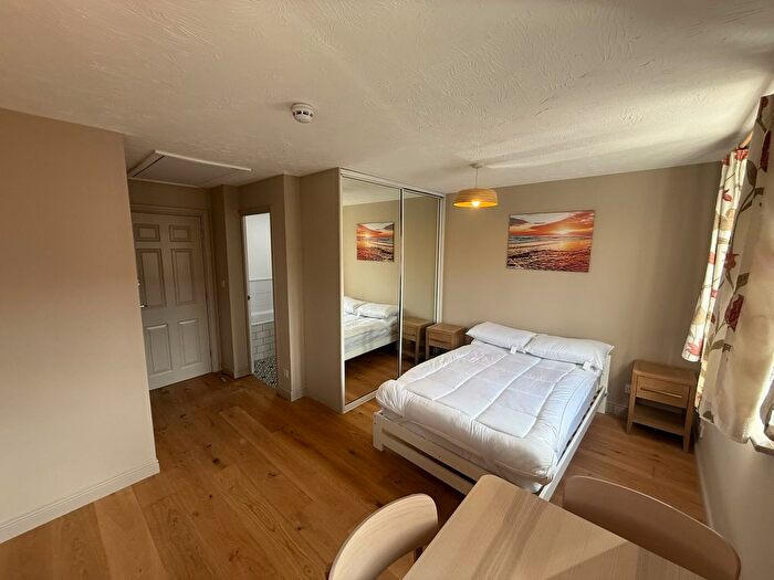 Studio To Rent In London, N13