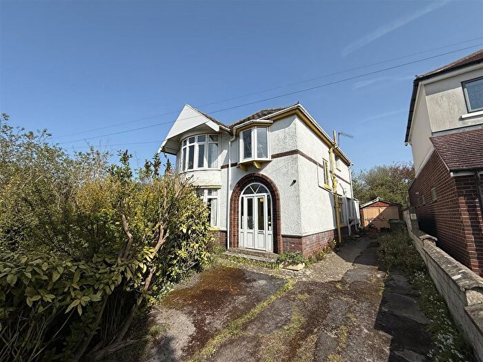 4 Bedroom Detached House For Sale In Marlborough Road, Swindon, SN3