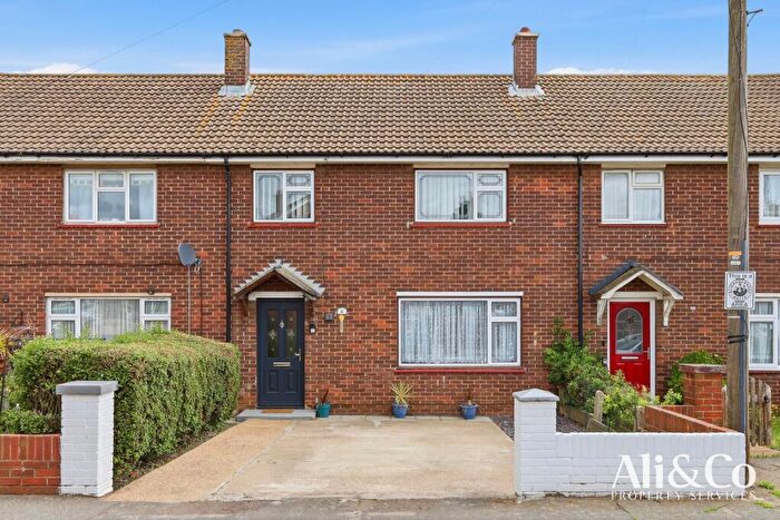 3 Bedroom Terraced House For Sale In Sabina Road, Grays, RM16