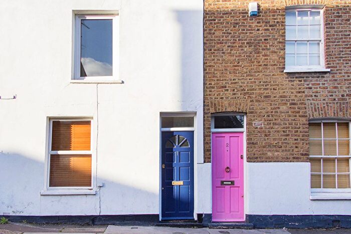 1 Bedroom Flat To Rent In Landor Walk, London, W12