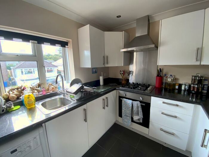 1 Bedroom Flat To Rent In Moor View Road, Oakdale, BH15