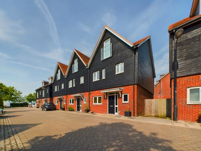 4 Bedroom Town House To Rent In Schuster Close, Cholsey, OX10