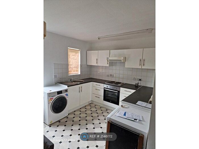 2 Bedroom Flat To Rent In Rose Kiln Lane, Reading, RG1