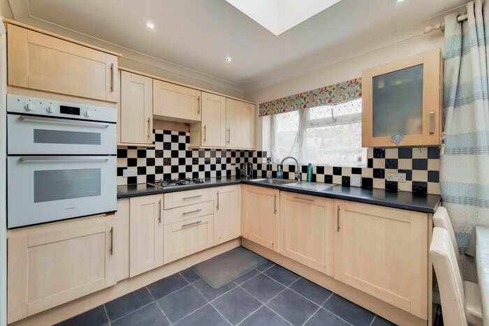 5 Bedroom End Of Terrace House To Rent In Exeter Road, Rayners Lane, Harrow, HA2