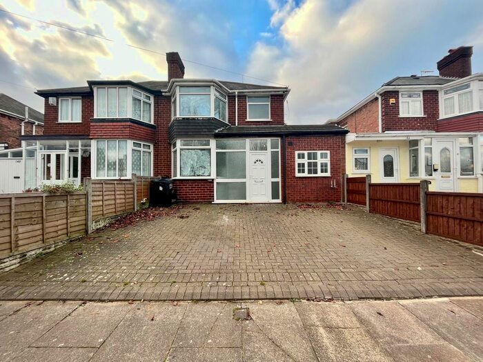 4 Bedroom Semi-Detached House To Rent In Ermington Crescent, Hodge Hill, Birmingham B36