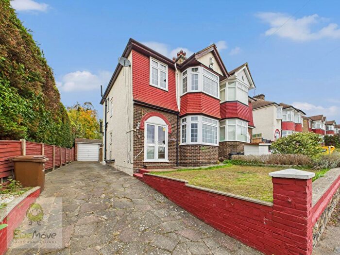 3 Bedroom Semi-Detached House For Sale In Banks Road, Rochester, ME2