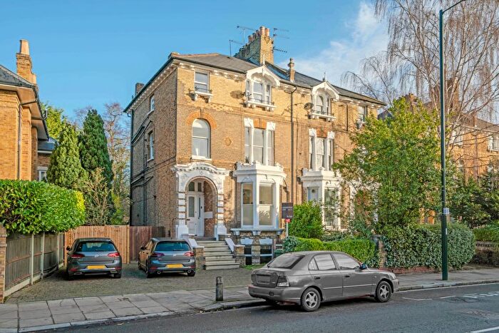2 Bedroom Flat For Sale In Hampton Road, Teddington, TW11