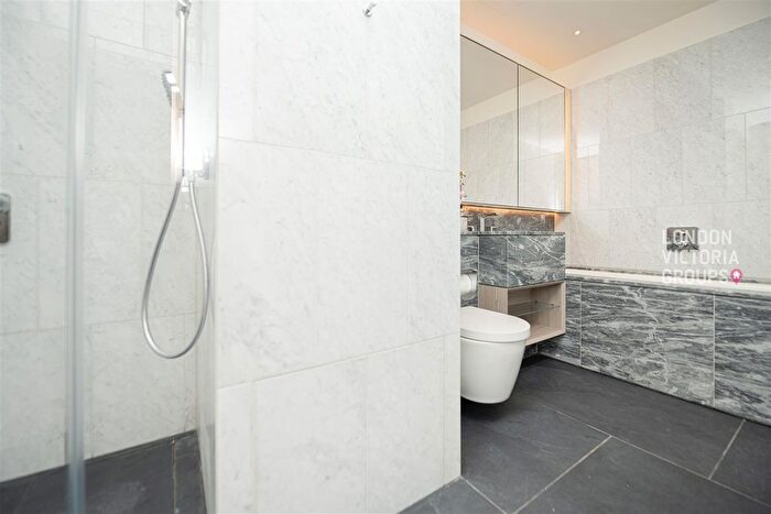 2 Bedroom Flat To Rent In River Park Tower, Nine Elms Lane, London, SW8