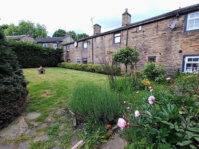 3 Bedroom Terraced House For Sale In Green End, Clayton, BD14