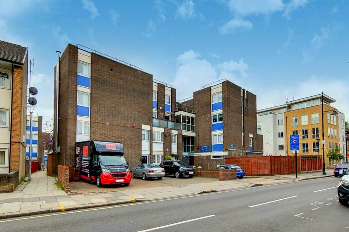 2 Bedroom Apartment To Rent In Ardent House, Roman Road, London, E3