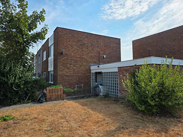 1 Bedroom Apartment For Sale In Somerville Way, Aylesbury, HP19