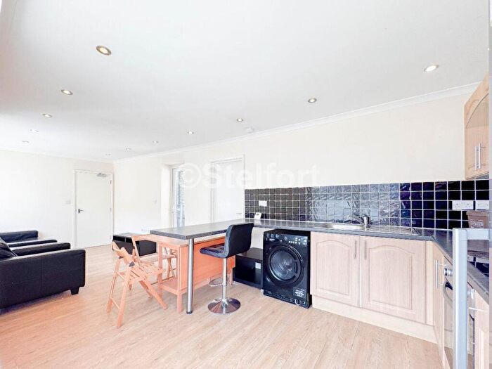 3 Bedroom Flat To Rent In Junction Road, London, N19