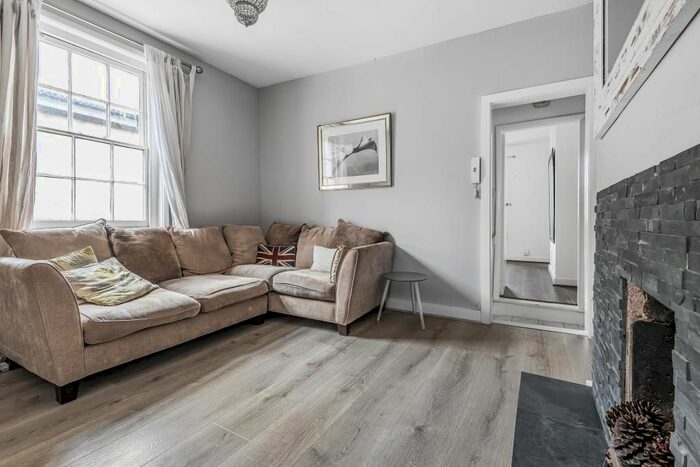 2 Bedroom Flat To Rent In Surbiton, Surrey, KT6