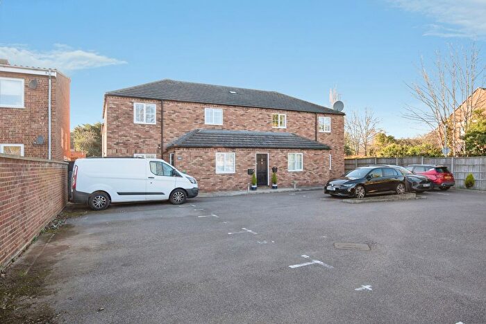 2 Bedroom Flat For Sale In Bedford Road, Hitchin, Hertfordshire, SG5