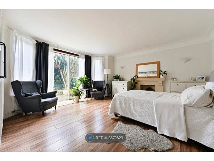 3 Bedroom Flat To Rent In Princes Way, London, SW19