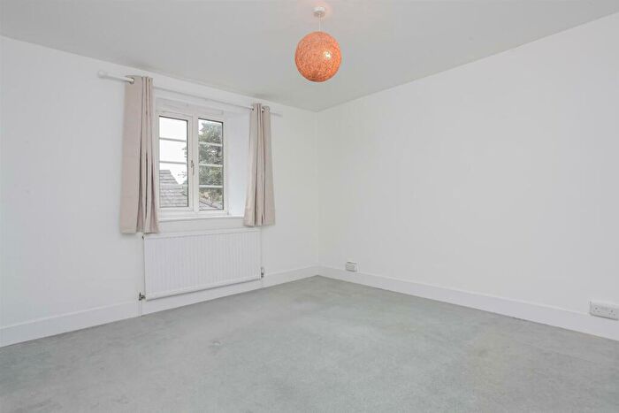 2 Bedroom Cottage To Rent In High Street, Kidlington, OX5