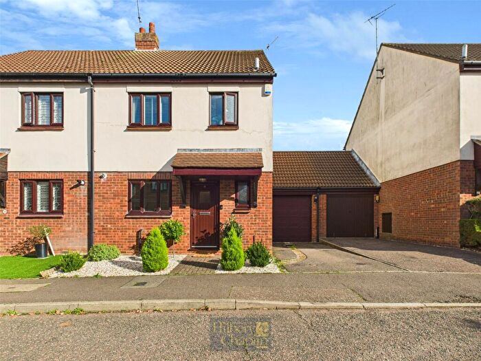 3 Bedroom Semi-Detached House For Sale In Brackens Drive, Warley, Brentwood, Essex, CM14