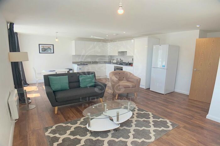 1 Bedroom Flat To Rent In Lyons Way, Slough, SL2