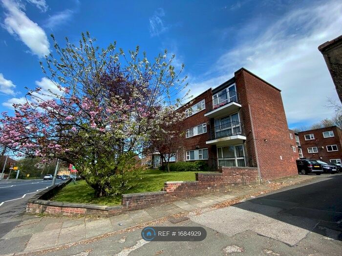 2 Bedroom Flat To Rent In Lovell Court, Manchester, M8