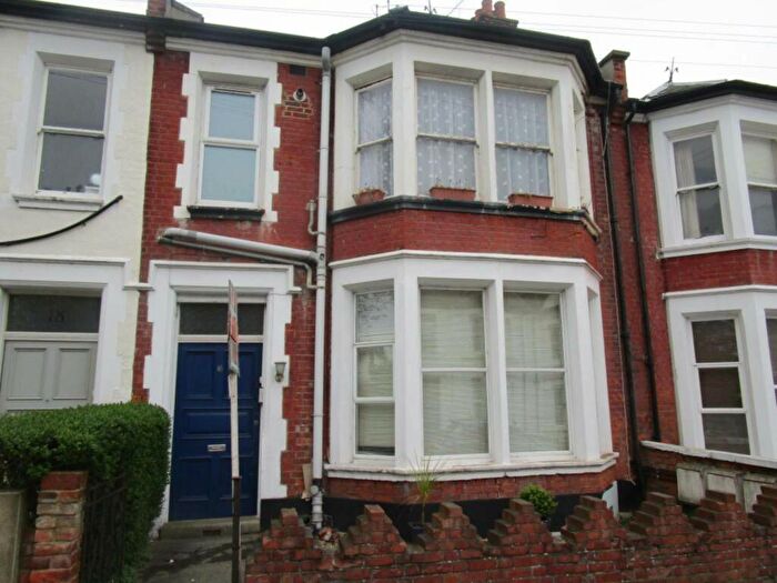 1 Bedroom Flat To Rent In Marine Avenue, Westcliff On Sea, SS0