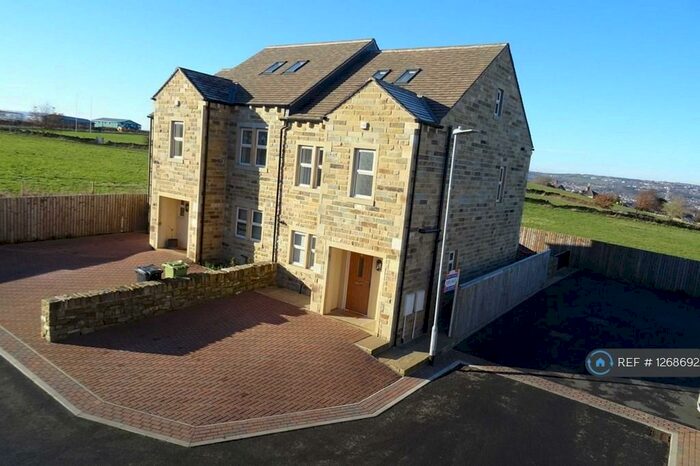 3 Bedroom Semi-Detached House To Rent In High Lane, Huddersfield, HD4