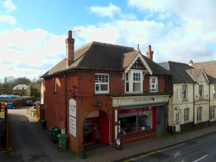 2 Bedroom Flat To Rent In Station Road, Liss GU33