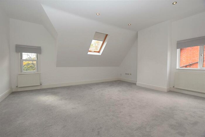 1 Bedroom Flat To Rent In Woodcote Road, RG4