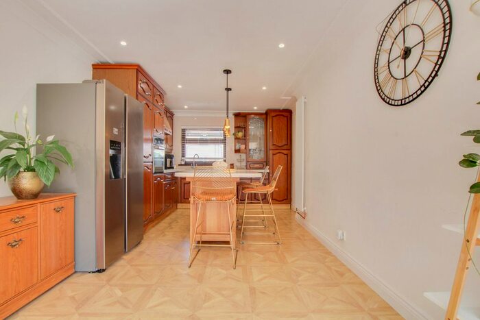 3 Bedroom Terraced House For Sale In Hollands Walk, Basildon, SS16