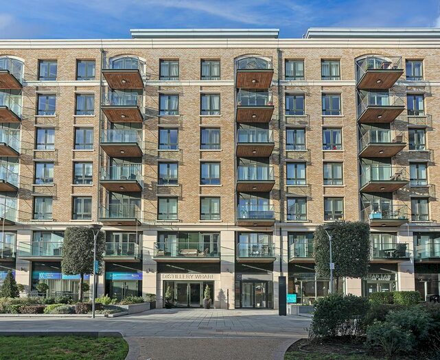 2 Bedroom Flat For Sale In Parr's Way, Hammersmith, W6