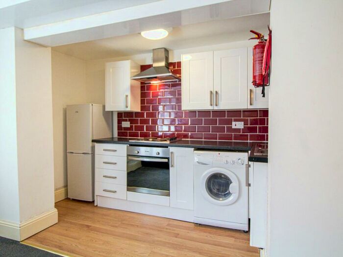 1 Bedroom Apartment To Rent In Hyde Terrace, Leeds, West Yorkshire, LS2