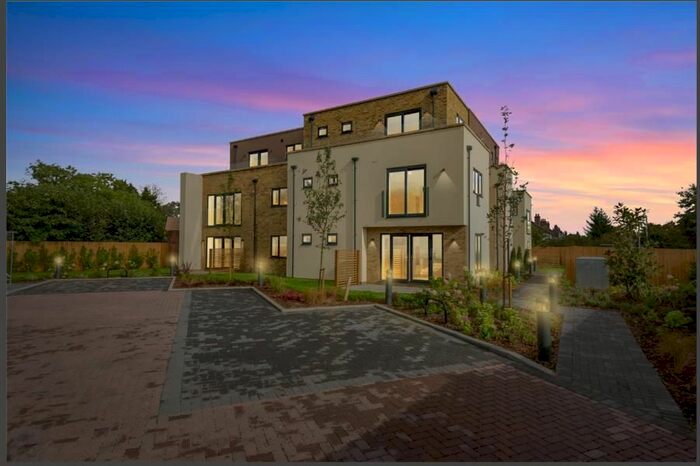 2 Bedroom Flat To Rent In Old Farm Road, Guildford, GU1