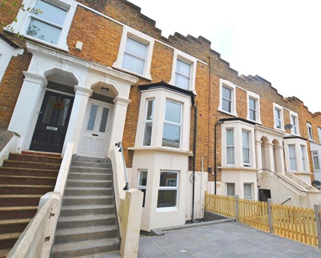 2 Bedroom Flat To Rent In Fenwick Road Peckham, SE15