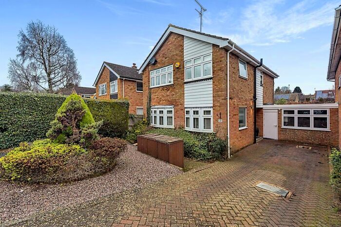 3 Bedroom Detached House For Sale In Tintern Close, Harpenden, AL5