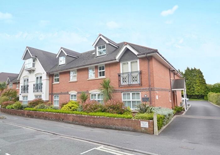 2 Bedroom Flat To Rent In Ferndown, BH22