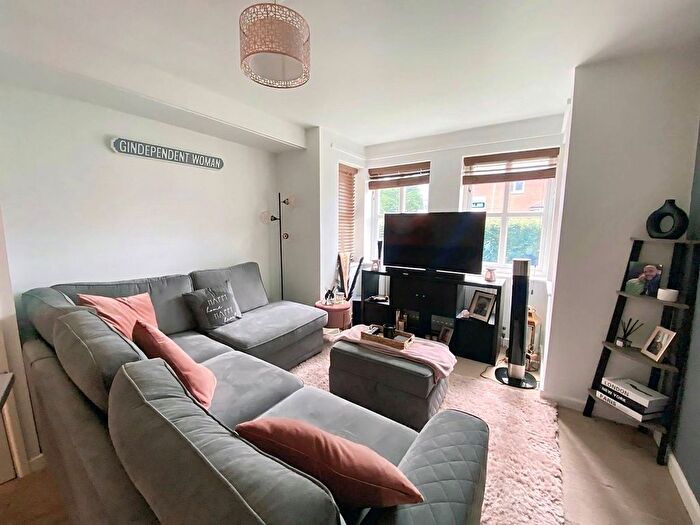 1 Bedroom Flat To Rent In Whitethorns, Upper Weybourne Lane, Farnham, Surrey, GU9