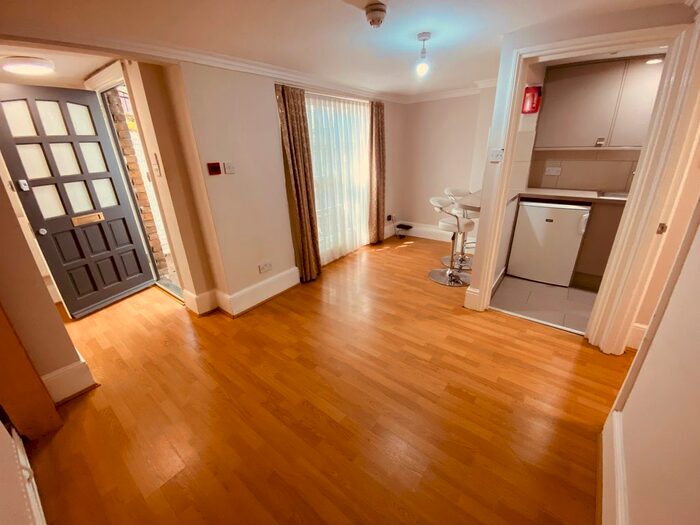 1 Bedroom Flat To Rent In Barnsbury Road, Angel, N1